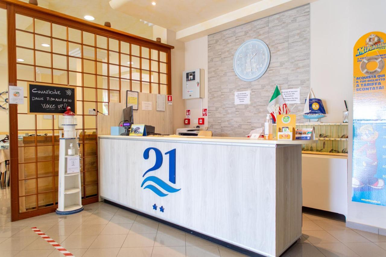 Hotel 21 Riccione Buitenkant foto