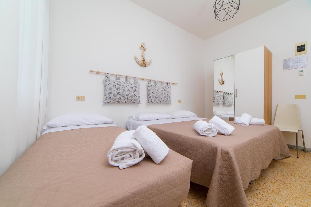 Hotel 21 Riccione Buitenkant foto