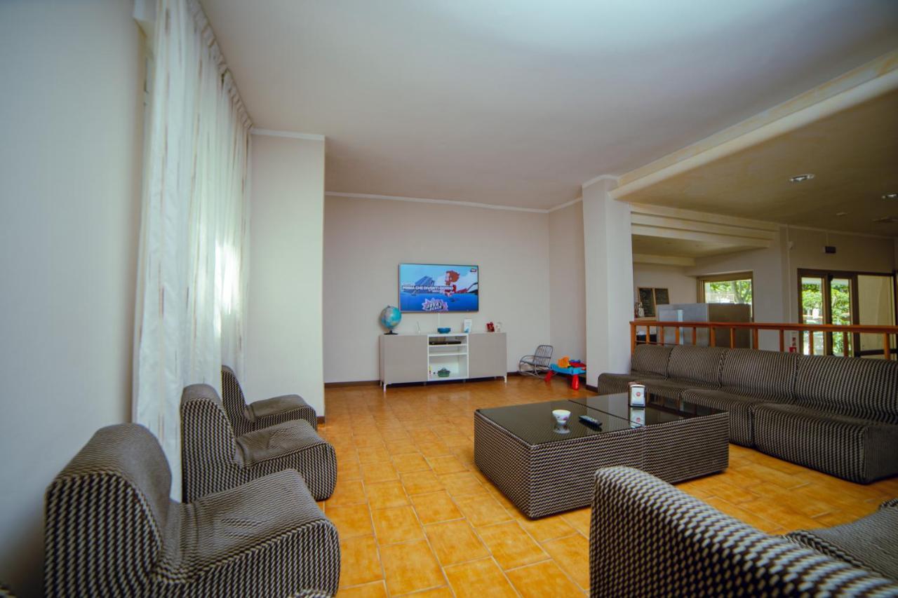 Hotel 21 Riccione Buitenkant foto